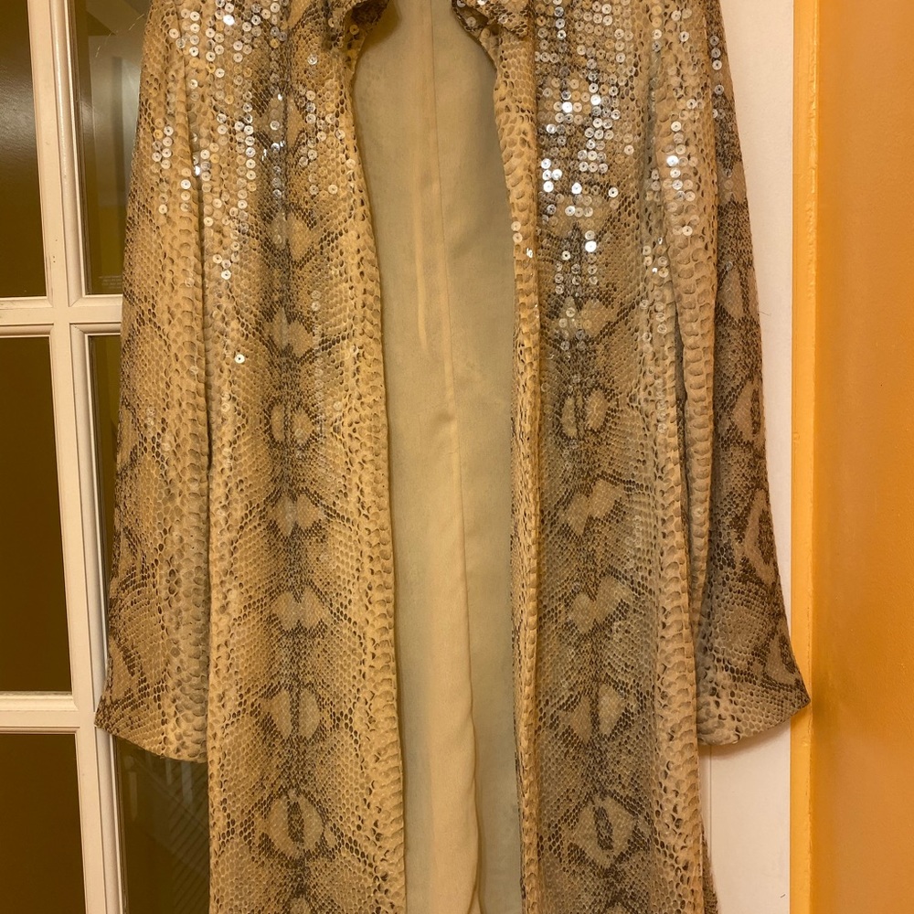 Basix 11 shirt, nice long shirt. Worn once